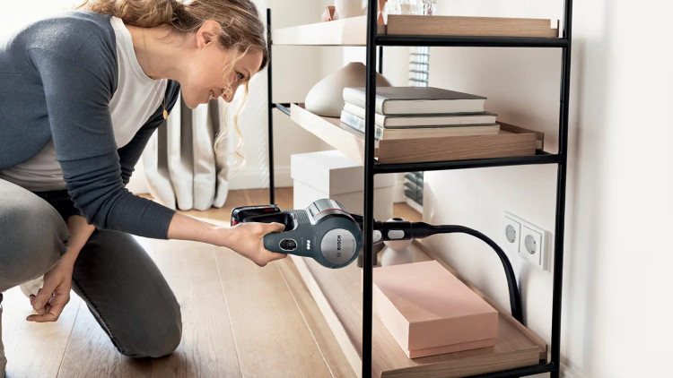 نازل خم شوندهجاروشارژی بوش مدل BOSCH BCS711GB